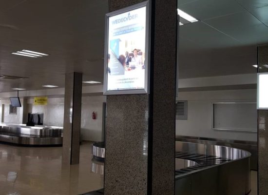Présence publicitaire au niveau de l'aéroport international Hassan Djamous